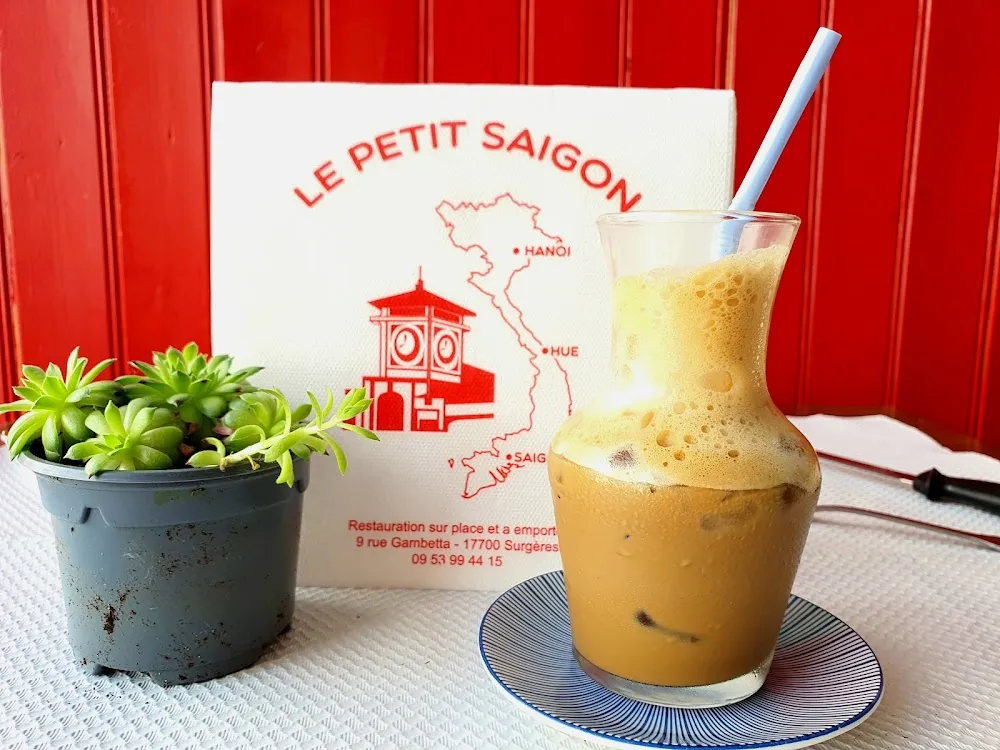 Un Boisson Populair Café Au Lait Glacé de Saigon